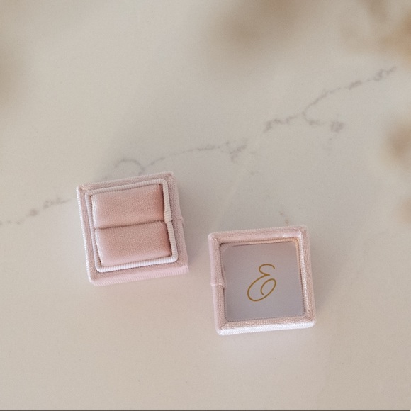 Velvet Ring Box - Square - Picture 3 of 5